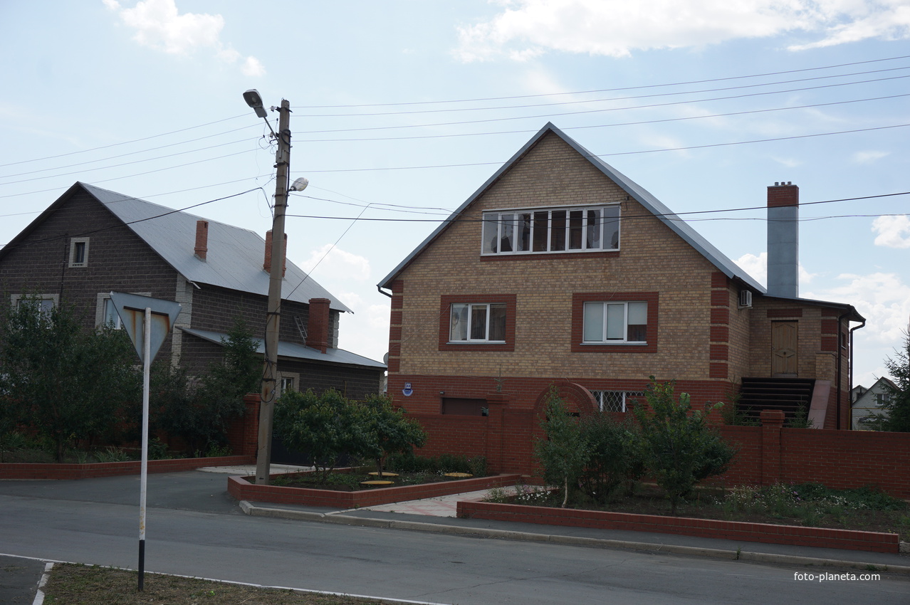 На улице Орской.