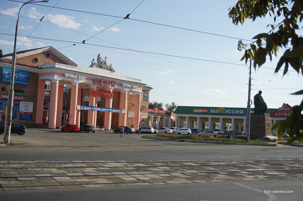 На улице Вяземской.