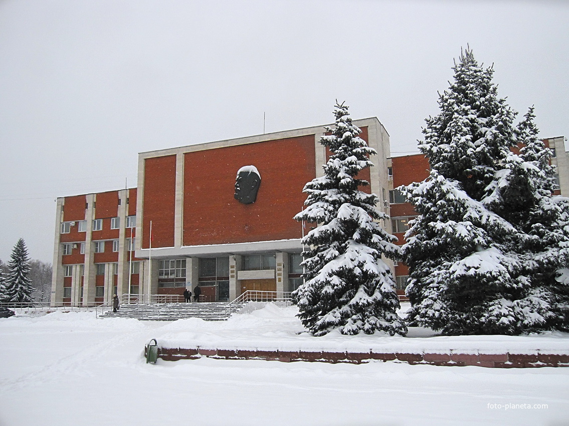 Орехово-Зуево, административное здание зимой
