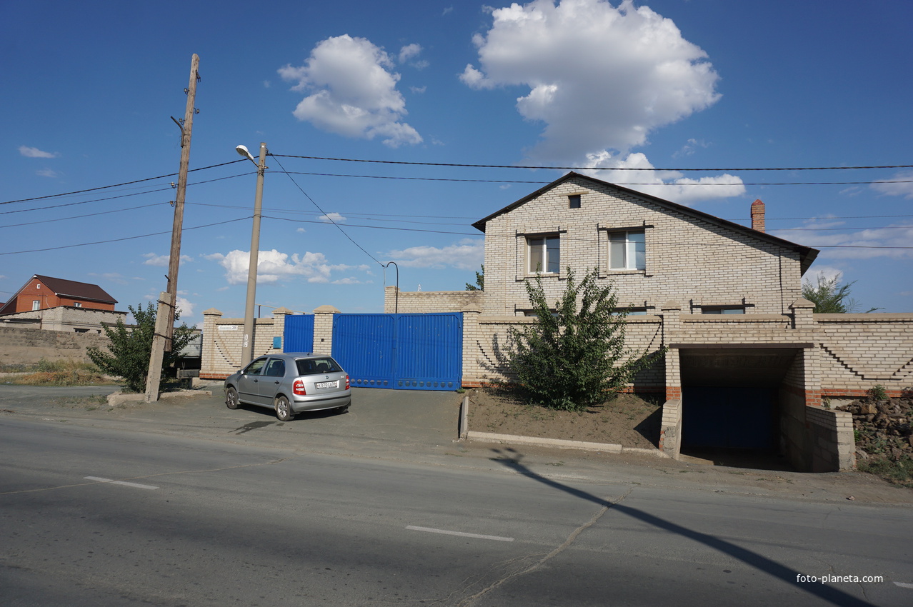 На улице Кандагачской.