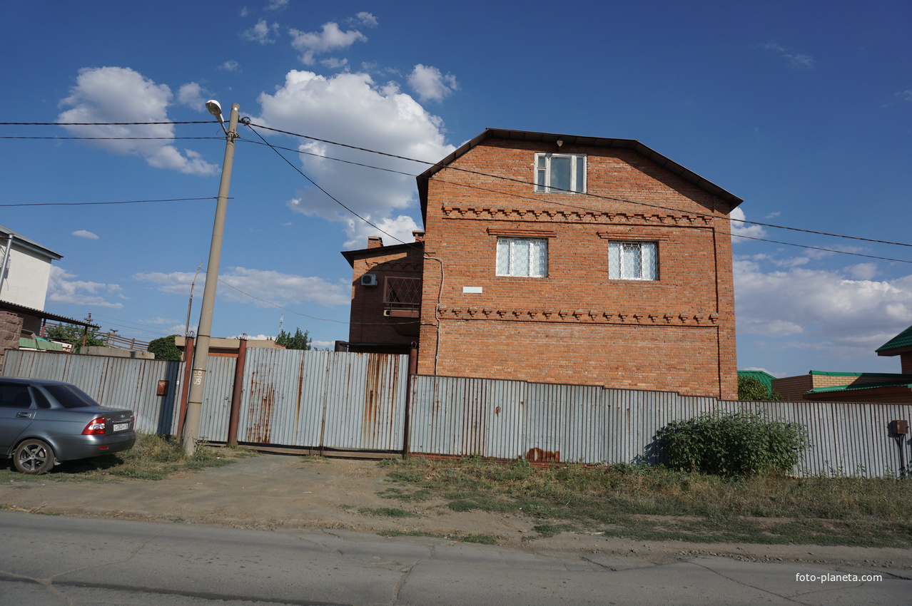 На улице Кандагачской.