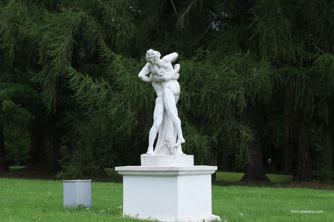 Скульптура Геркулес, побеждающий Протея