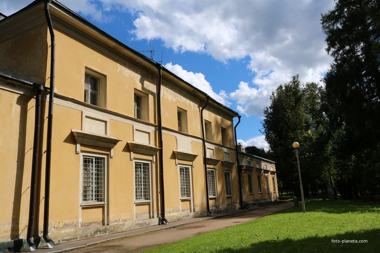 Малый дворец Каприз