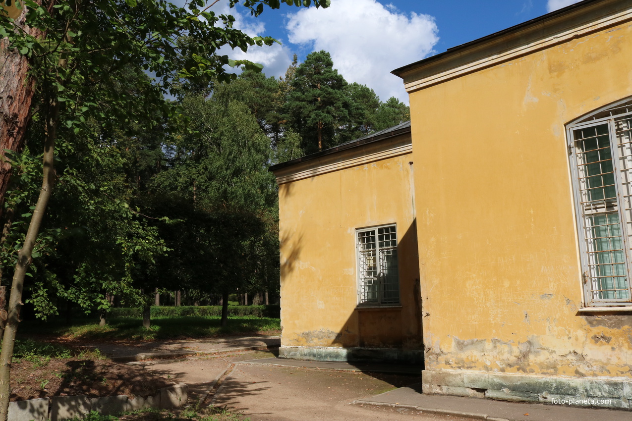 Малый дворец Каприз