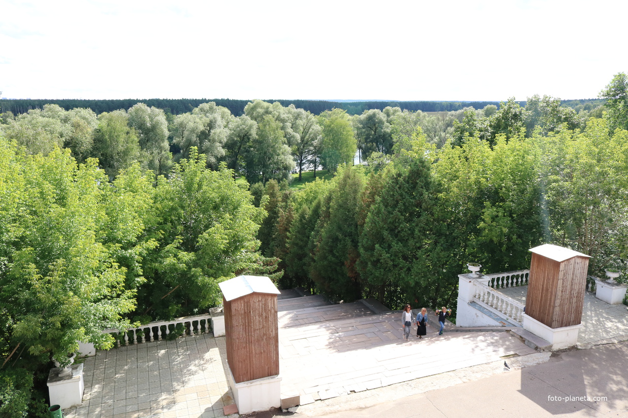 Лестница-спуск к Москве-реке