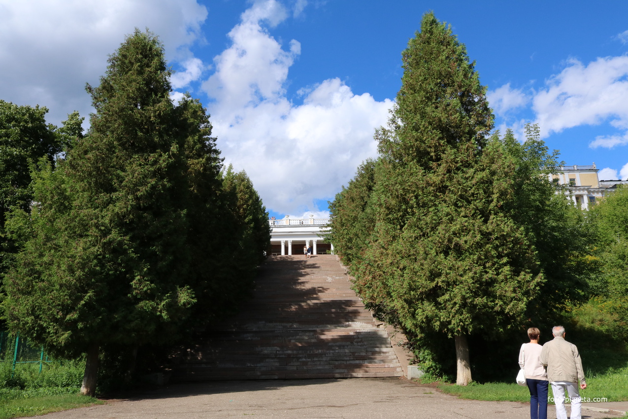 Лестница-спуск к Москве-реке