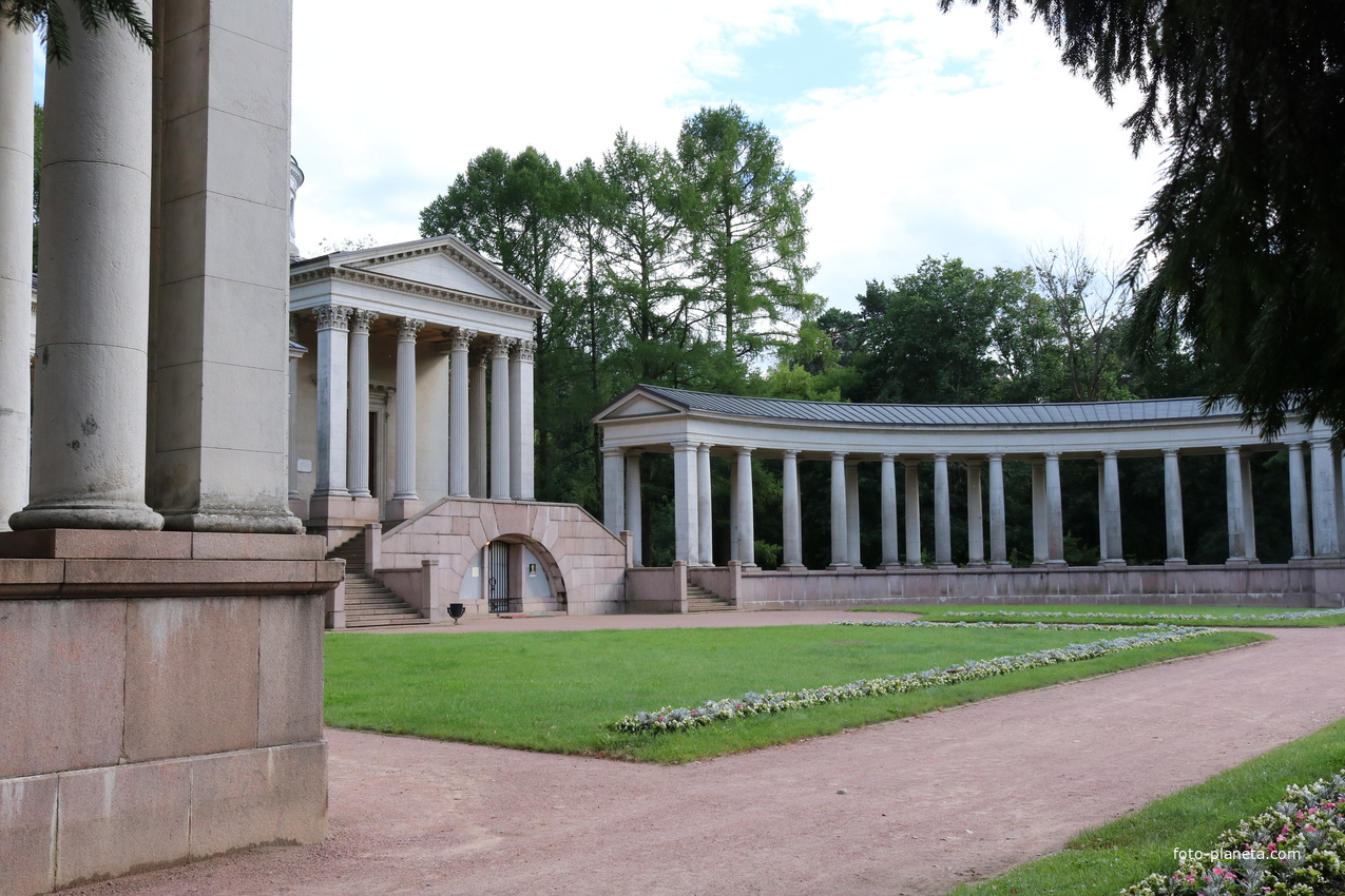 Храм-усыпальница Колонада