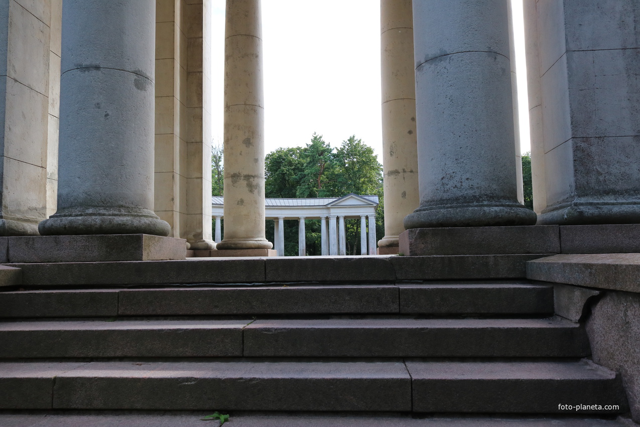 Храм-усыпальница Колонада