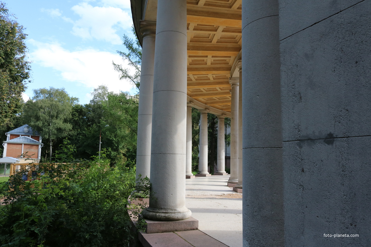Храм-усыпальница Колонада