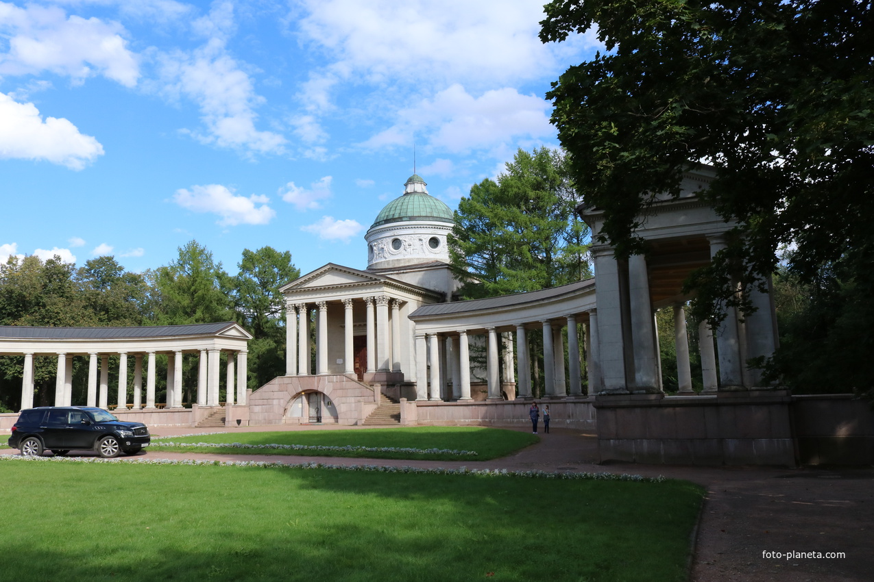 Храм-усыпальница Колонада