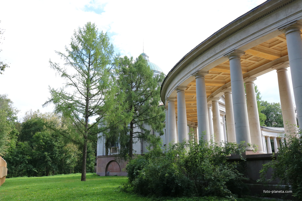 Храм-усыпальница Колонада