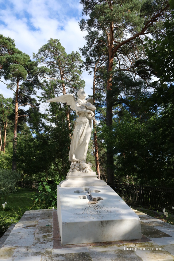 Надгробная плита над могилой Татьяны Николаевны Юсуповой