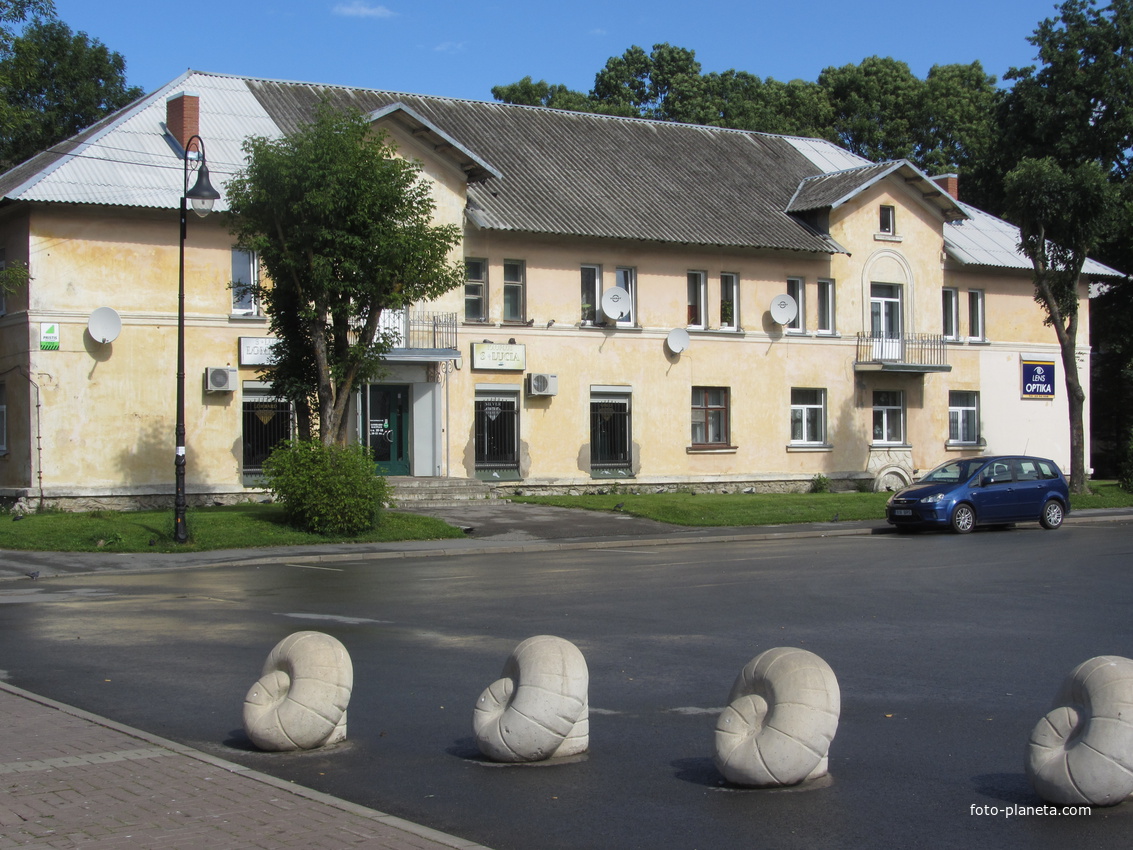 на площади Вирула