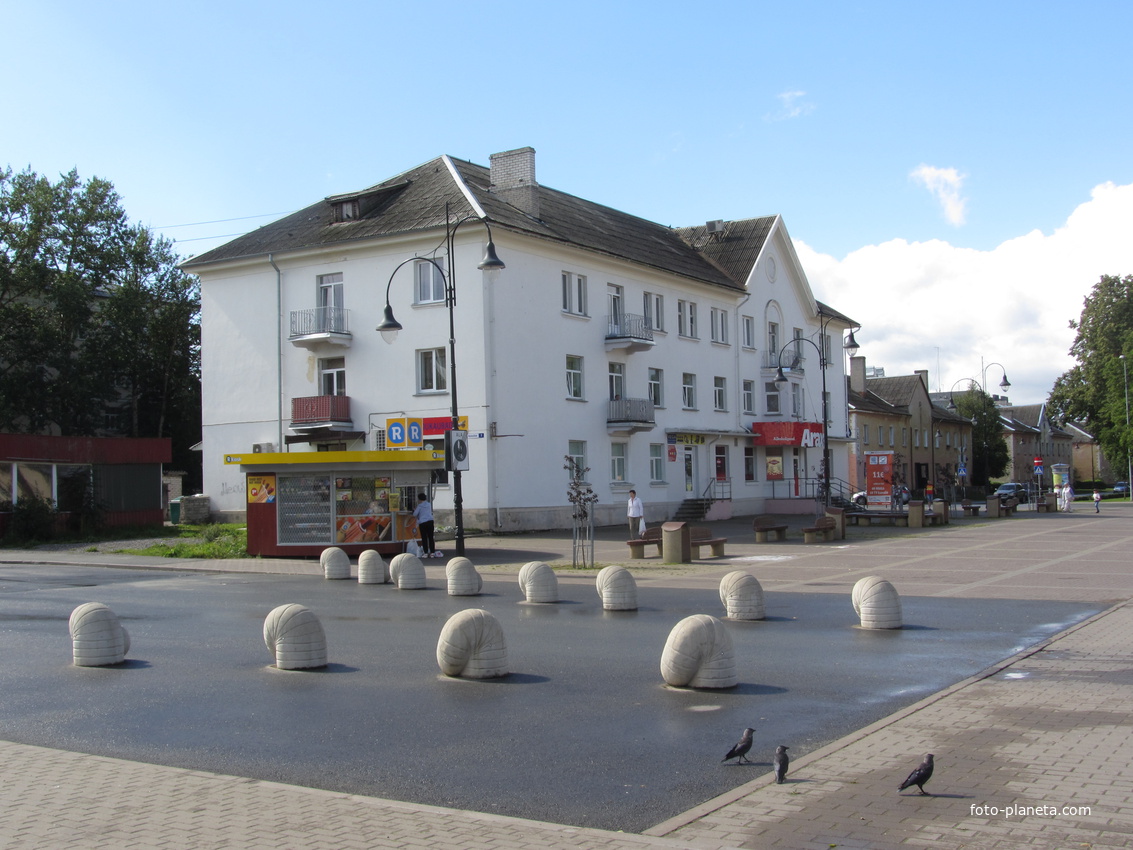 на площади Вирула