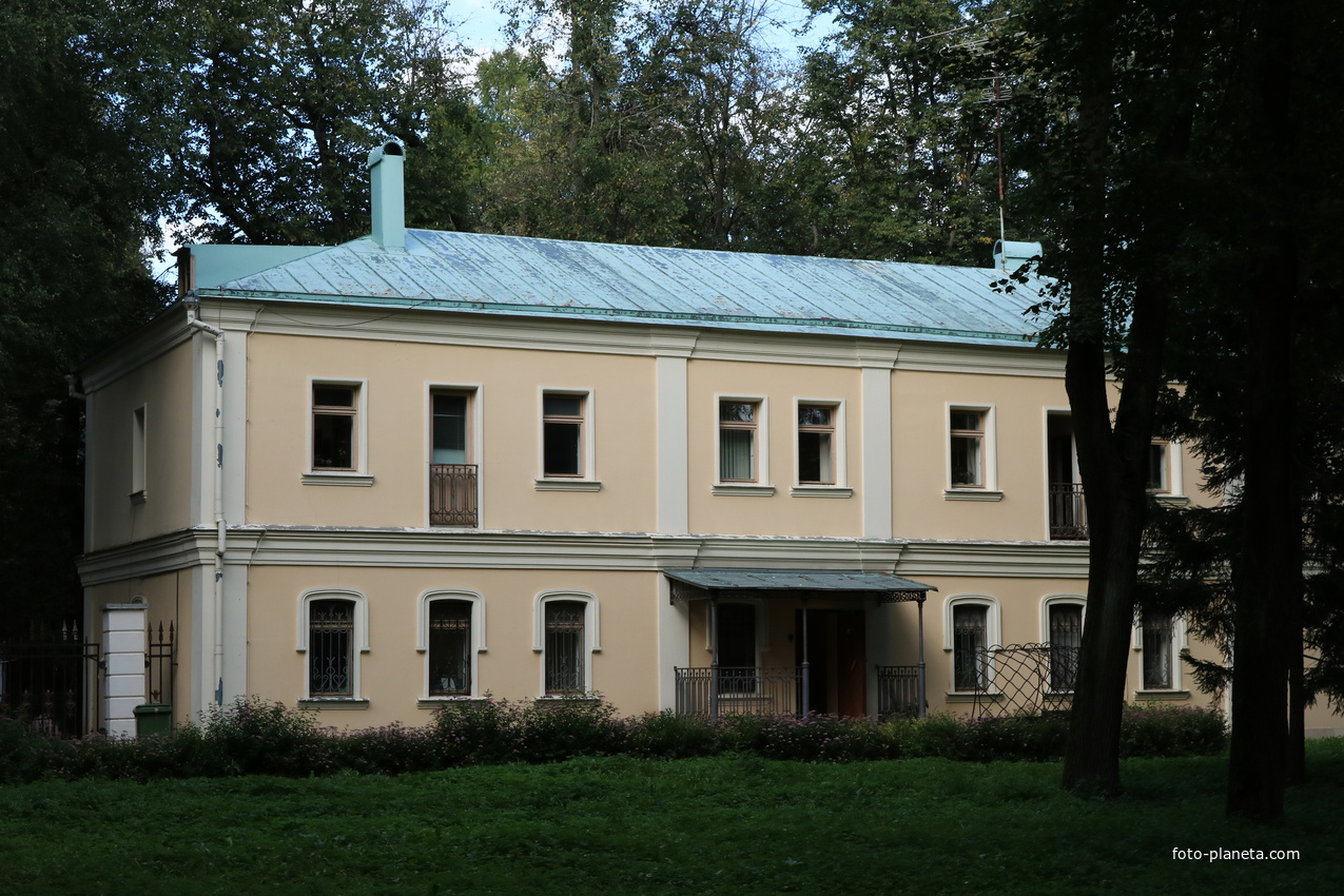 Богадельня, людской флигель