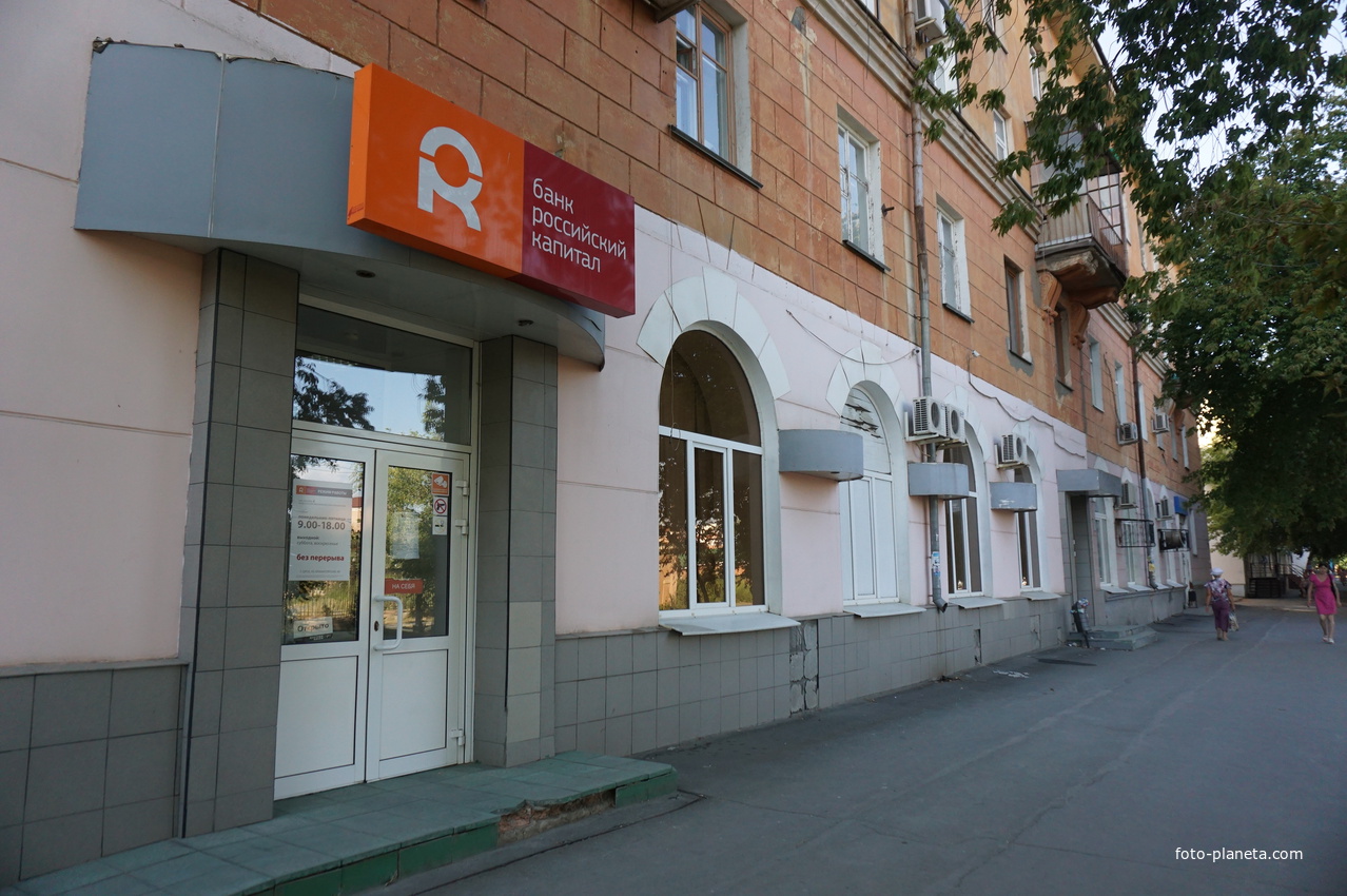 На улице Краматорской.