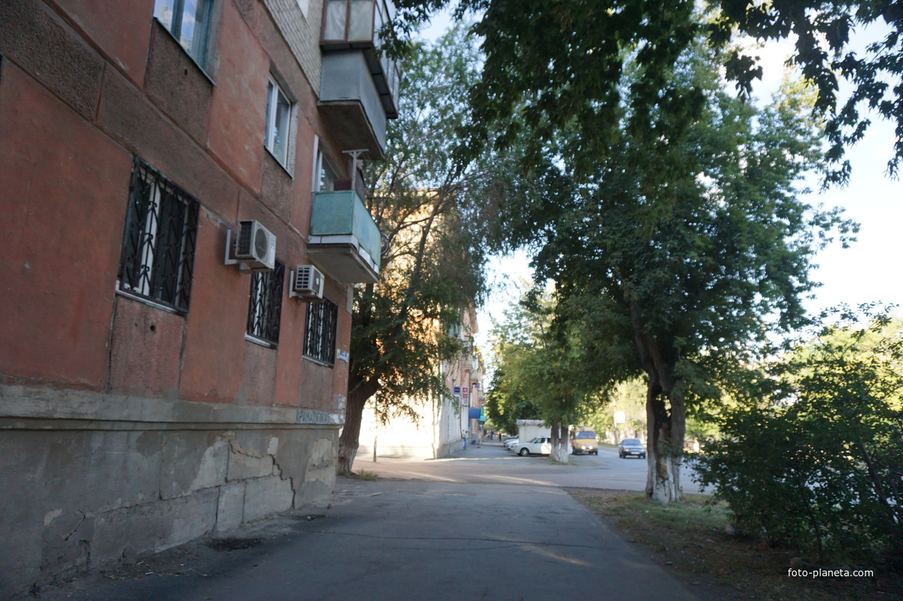 На улице Краматорской.