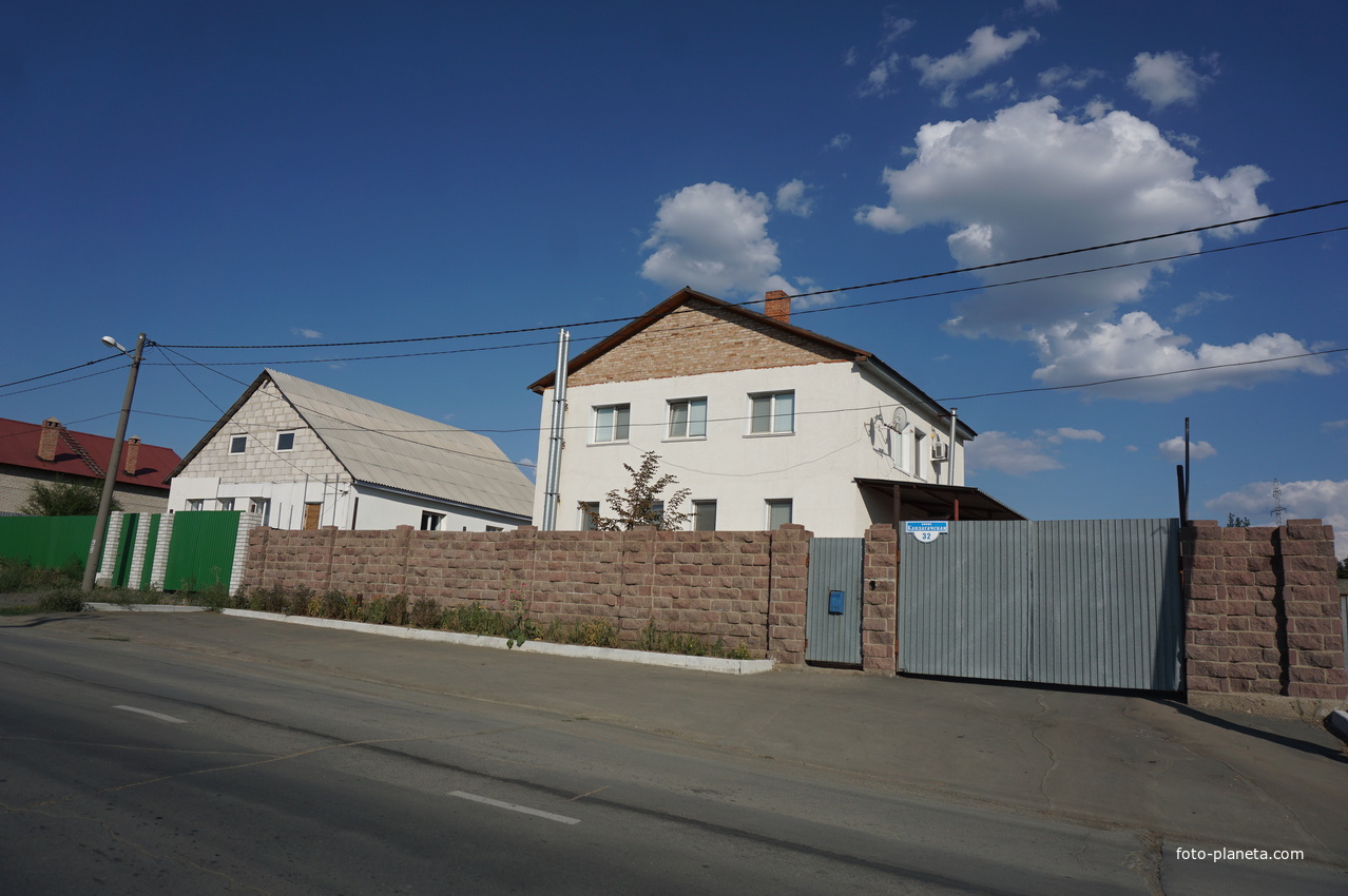 На улице Кандагачской.