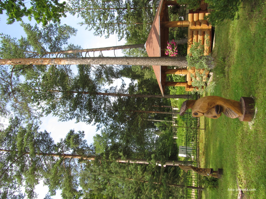 Территория церкви  Казанской иконы Божией Матери