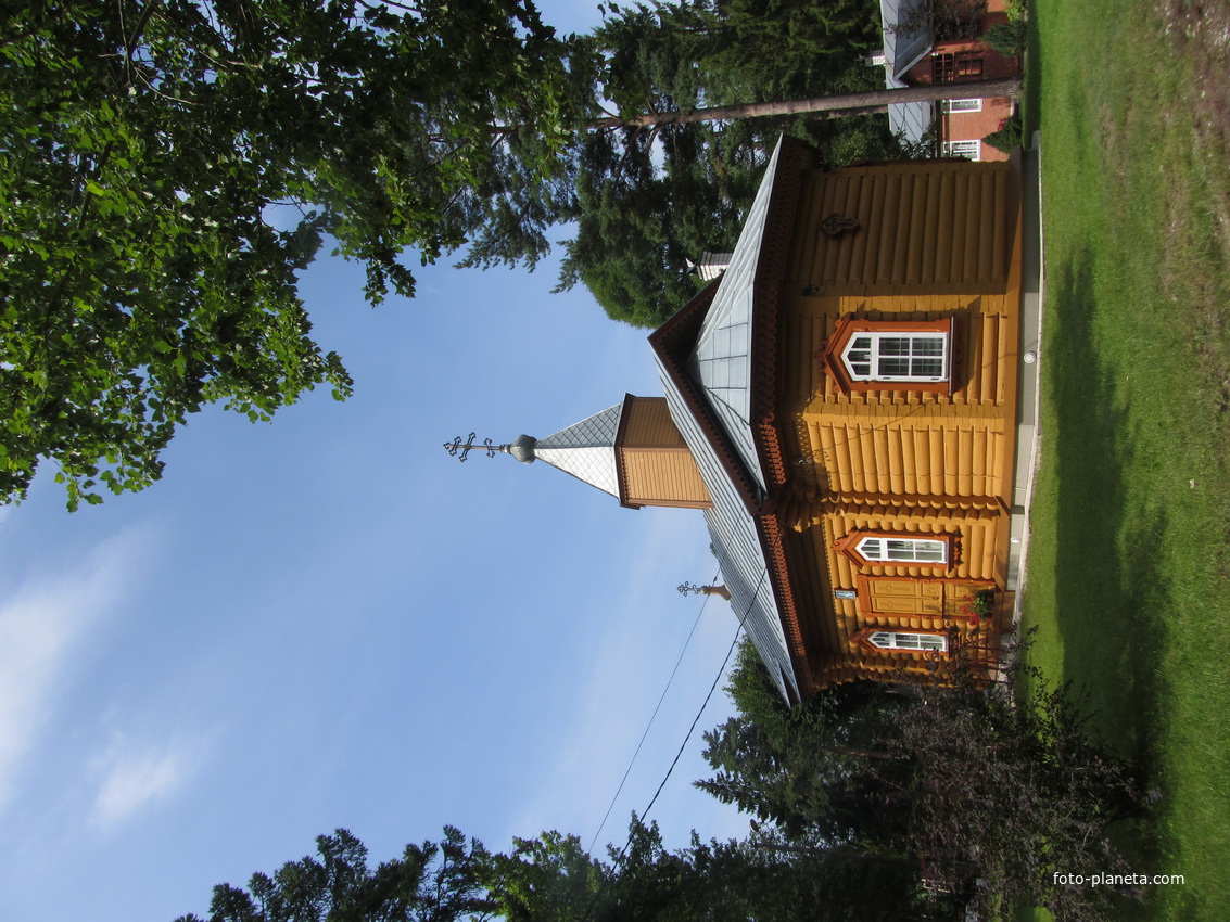 Территория церкви  Казанской иконы Божией Матери