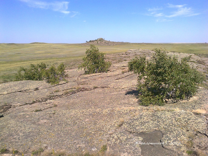 Степь Карабутака, Оренбургская область, скалы.