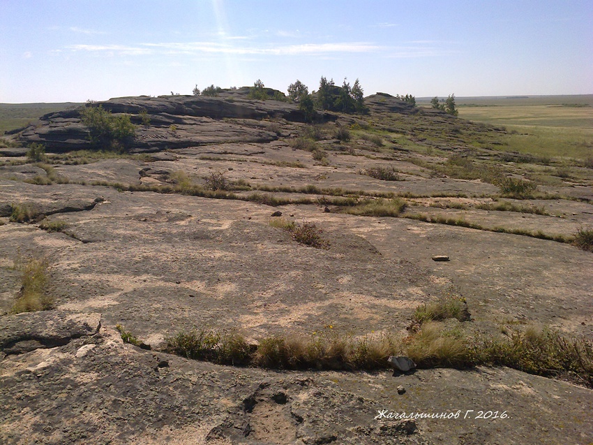 Степь Карабутака, Оренбургская область, скалы.