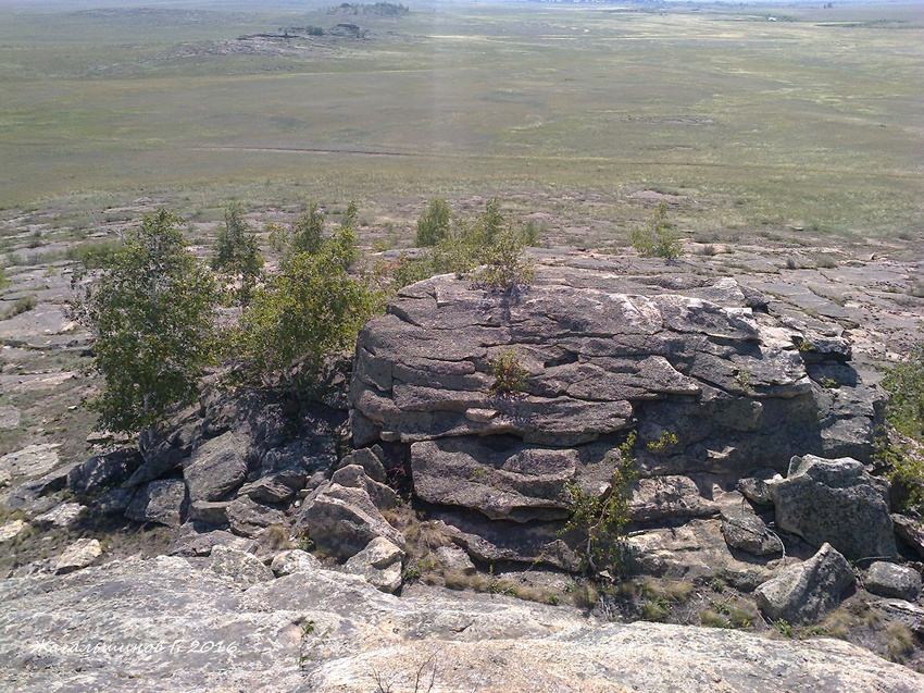 Степь Карабутака, Оренбургская область, скалы.