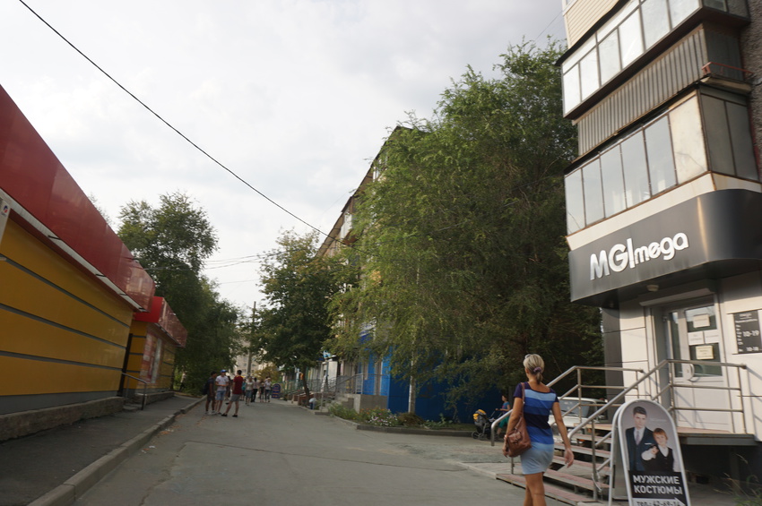 На проспекте Ленина.Торговые ряды.