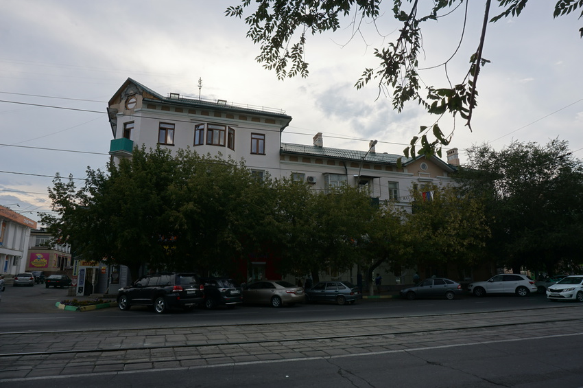 Нефтяников.На проспекте Ленина.