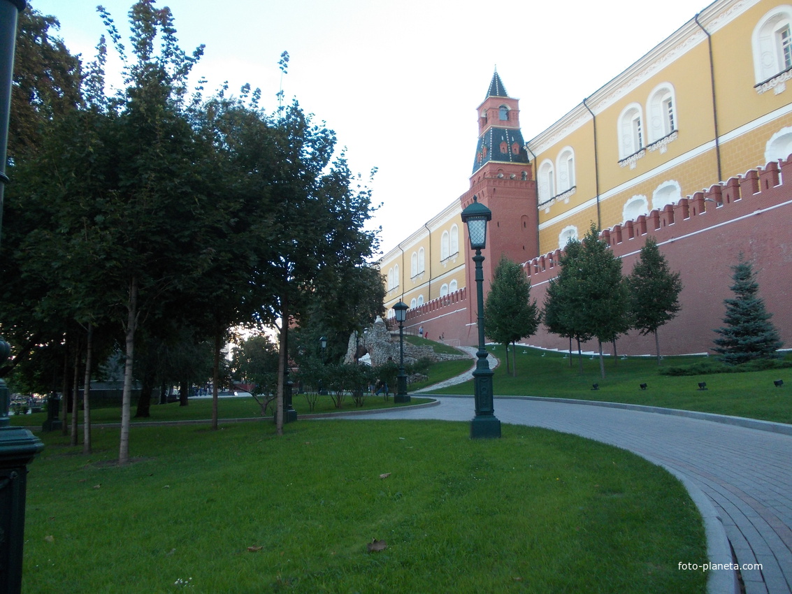 Александровский Сад, Манежная, Революции, Театральная площади