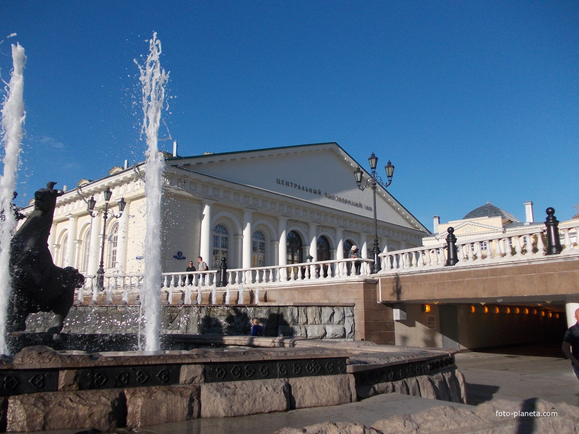 Александровский Сад, Манежная, Революции, Театральная площади