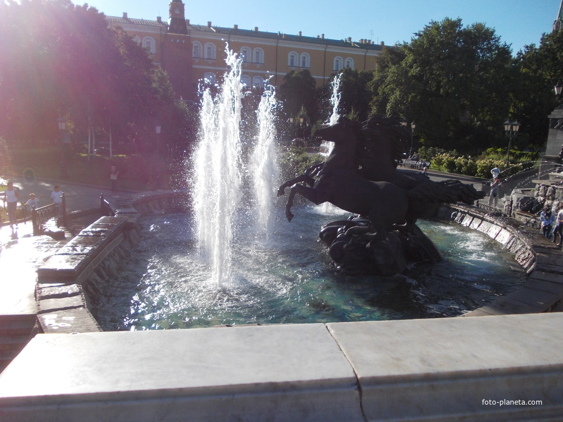 Александровский Сад, Манежная, Революции, Театральная площади