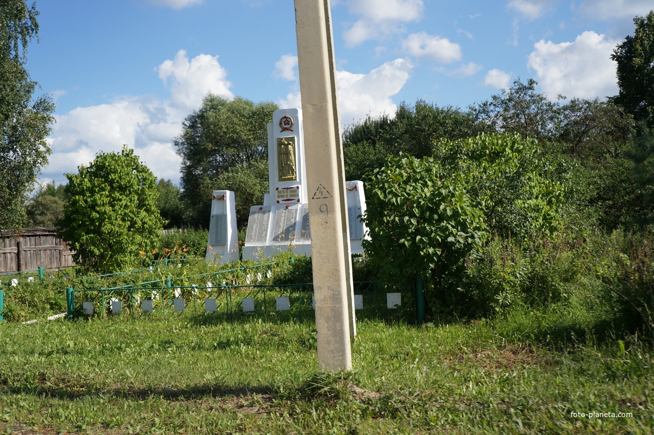 Верещугино, памятник