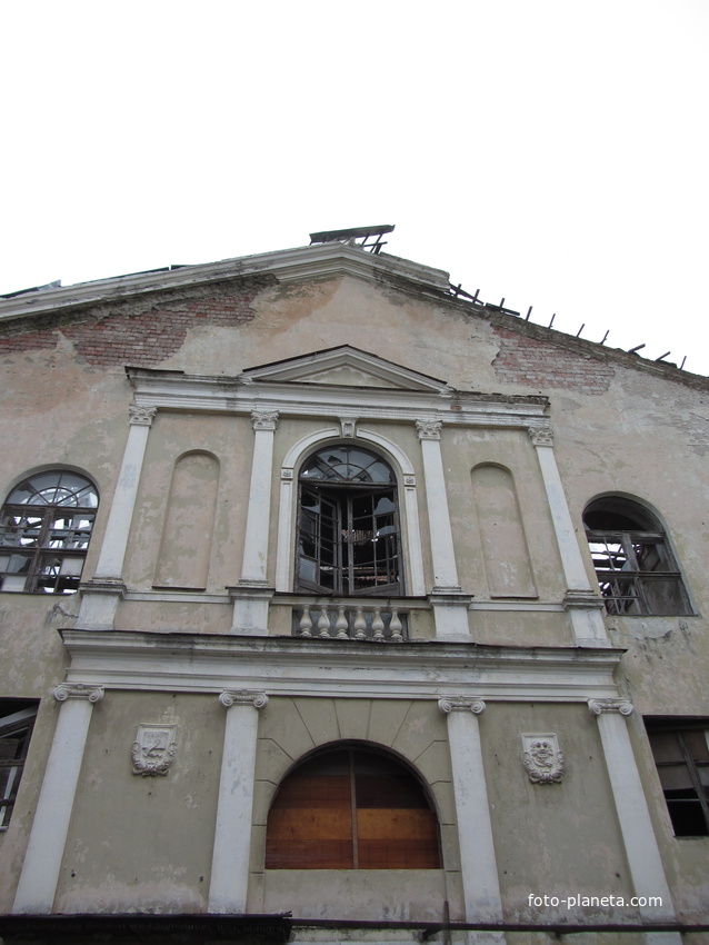 Нарва, район Кренгольма, руины дома культуры, фрагмент