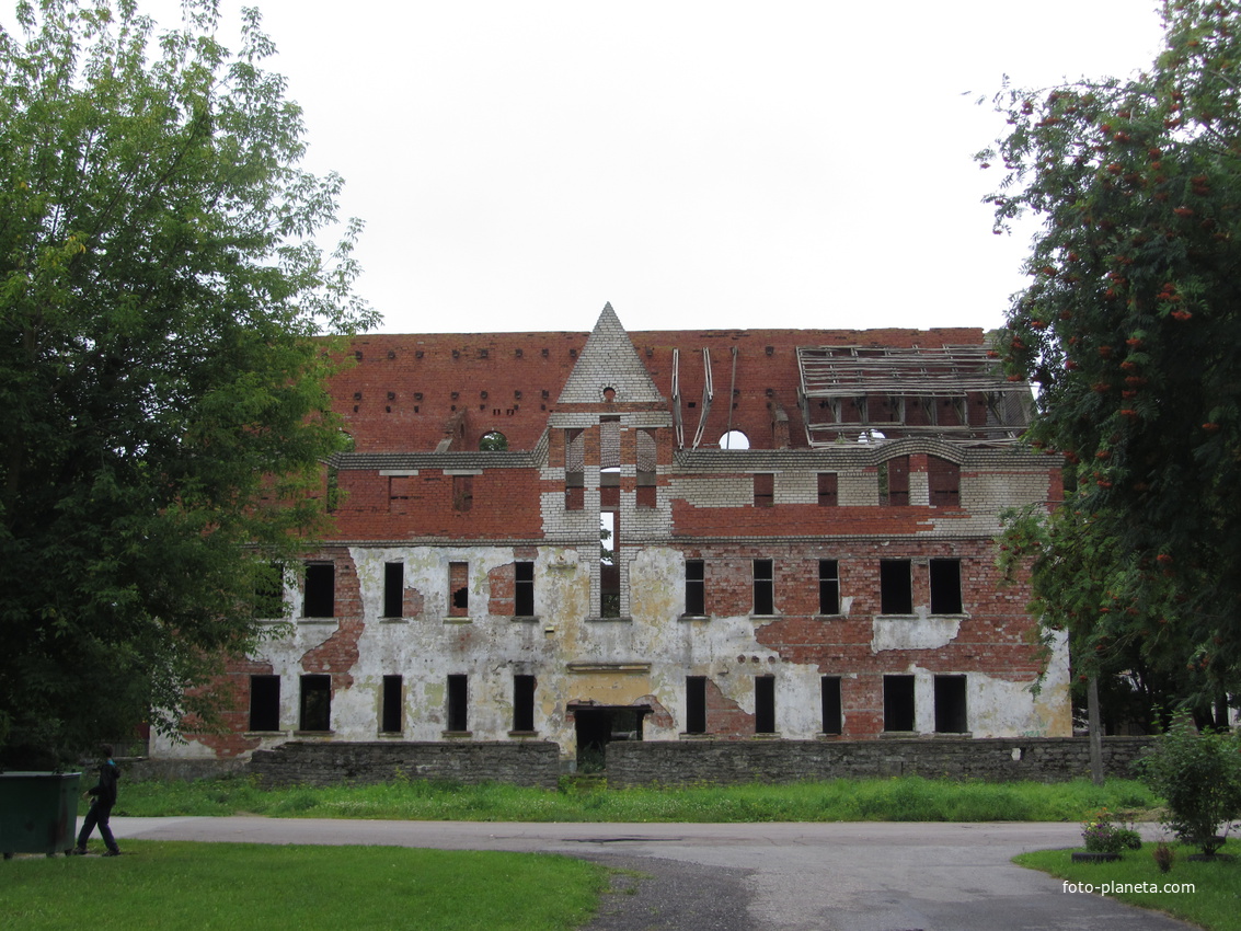 Нарва, район Кренгольма, идёт реставрация