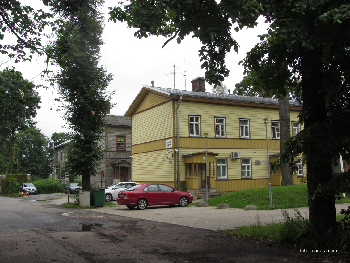 деревянный дом около второго пешеходного погранпрохода Нарва-2