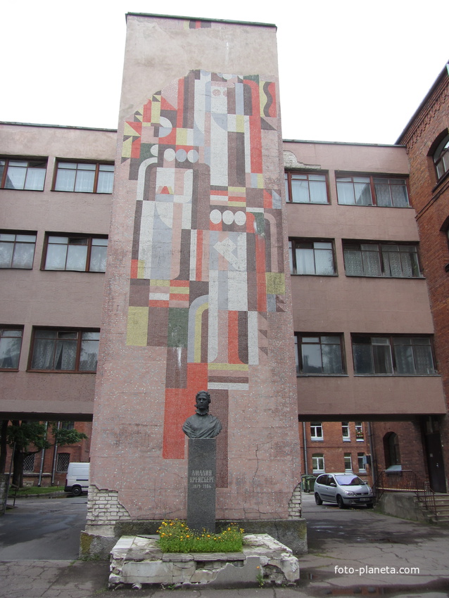 Памятник Амалии Крейсберг 1905г