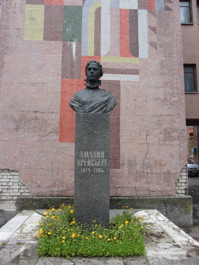Памятник Амалии Крейсберг 1905г