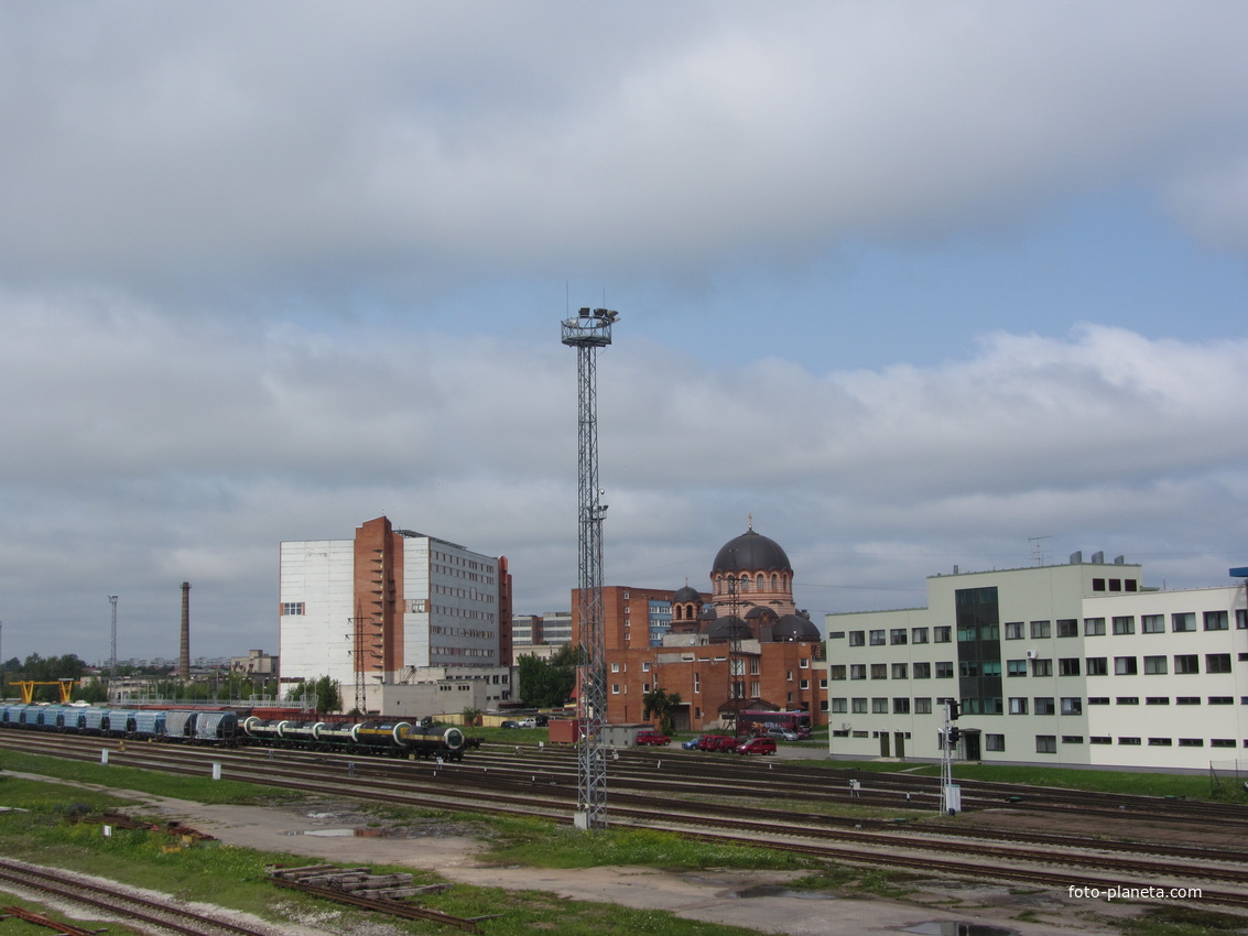 Вид на Нарву с пешеходного моста