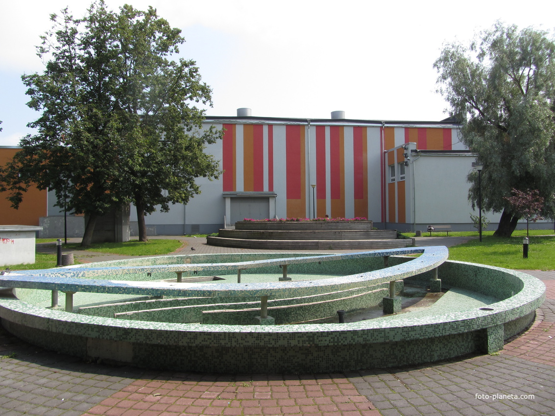 ДК "Ругодив" и сквер