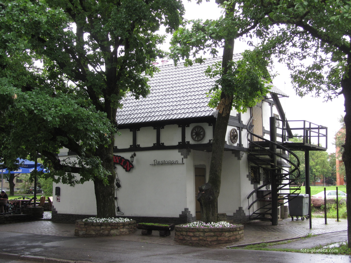 S. Lavretsovi, Нарва