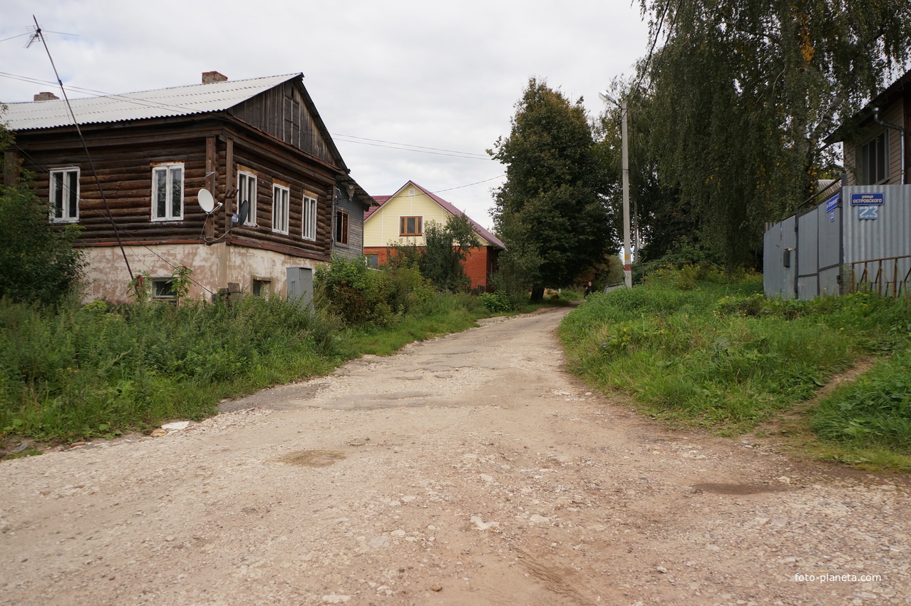 Улица Коммуны