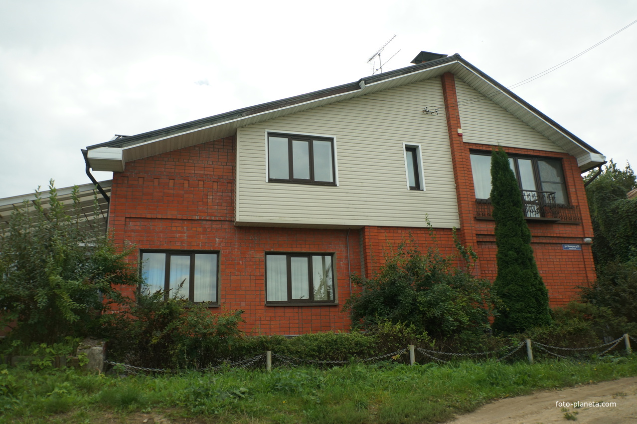 Улица Коммуны