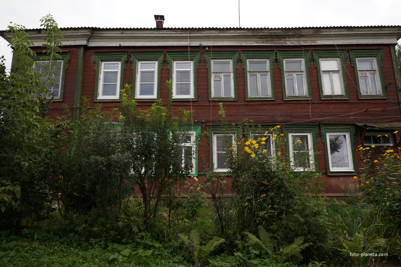 Улица Коммуны