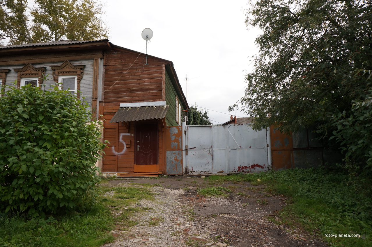 Улица Коммуны