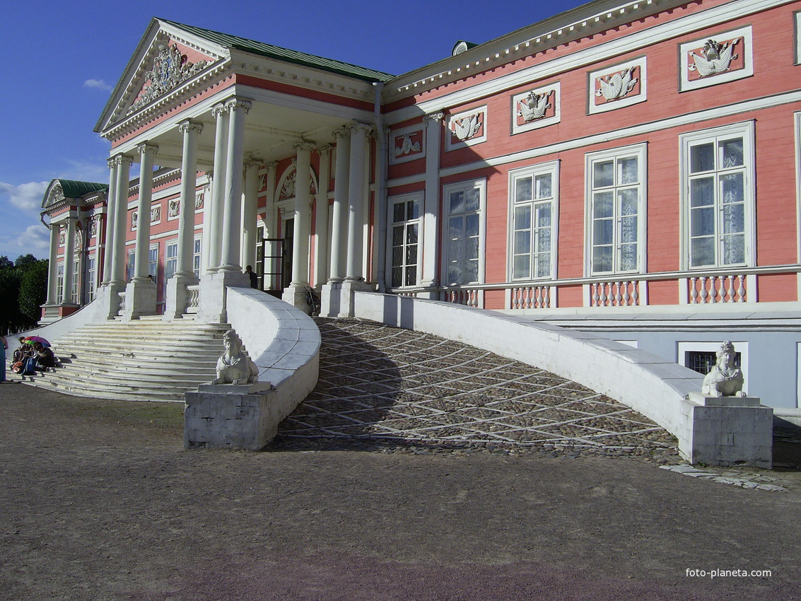 Музей-усадьба Кусково - Пандус дворца для подъезда карет.