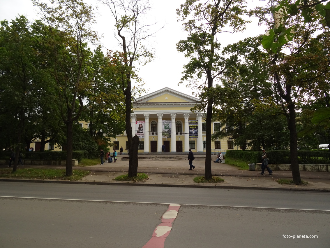 Проспект 25 Октября, 1