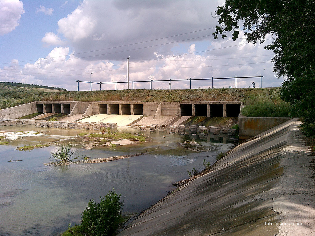 плотина Кашарского водохранилища