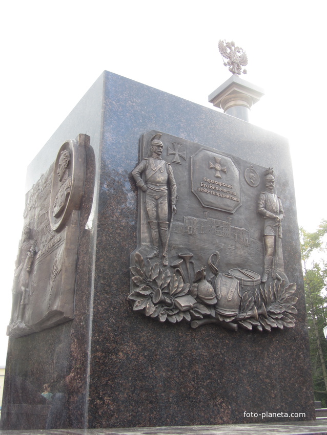 Фрагменты барельефов стелы "городу воинской славы"  в Гатчине к 220-летию