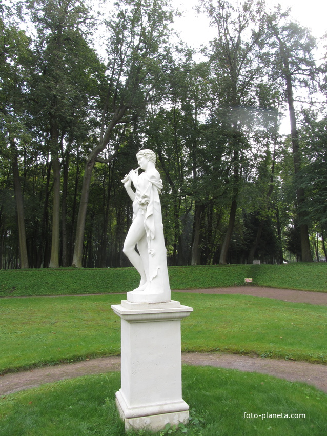 Скульптуры в парке Гатчинского дворца